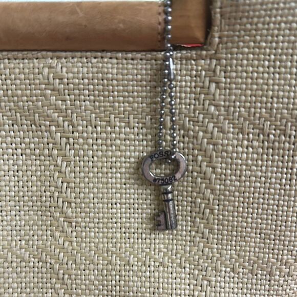 Fossil Elegant Tan Woven Tote Bag with Wooden Handles and Long Strap - Picture 2 of 10